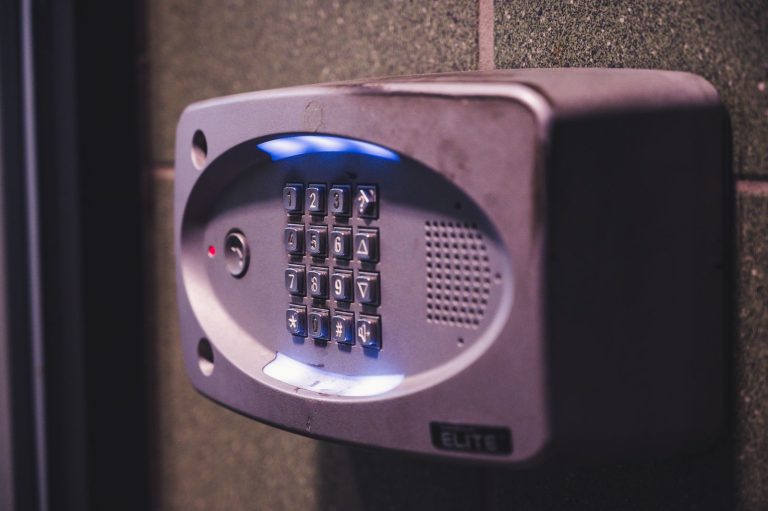 Clavier de sécurité rétroéclairé mural, détection et alarme dans la Caraïbe